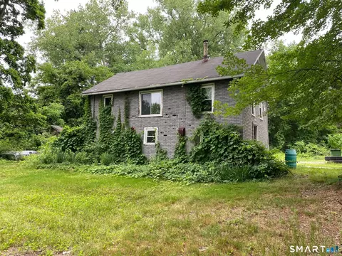Exterior - 245 Deerfield Rd, Windsor, CT 06095 photo 9 of 10