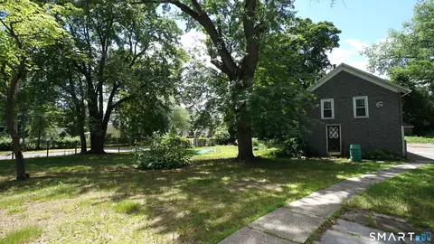 Exterior - 245 Deerfield Rd, Windsor, CT 06095 photo 10 of 10
