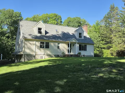 566 Benson Rd, Middlebury, CT 06762