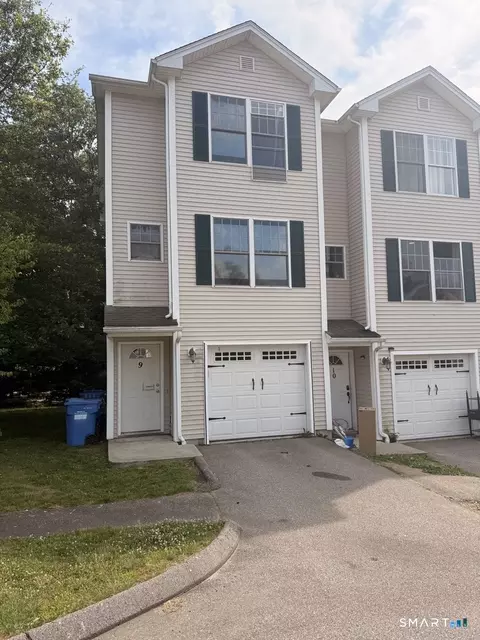 41 Palmer St #9, Norwich, CT 06360