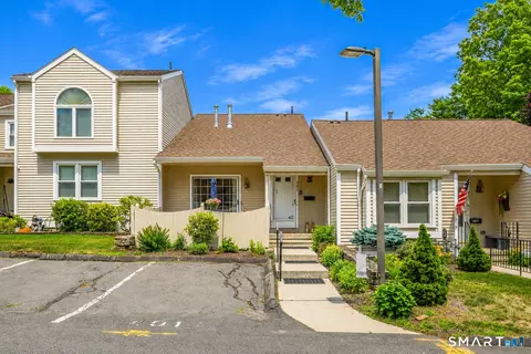 402 Lakeview Dr #402, Southington, CT 06489