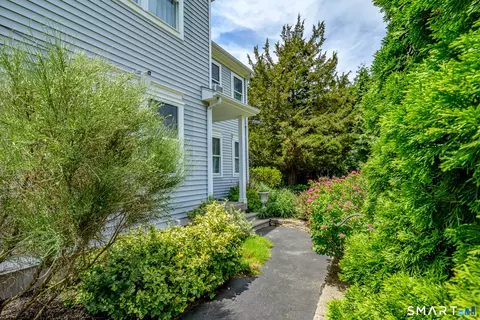 Exterior - 39 Jefferson Dr, Killingly, CT 06239 photo 5 of 7