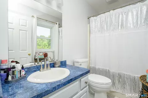 Bath - 39 Jefferson Dr, Killingly, CT 06239 photo 2 of 3