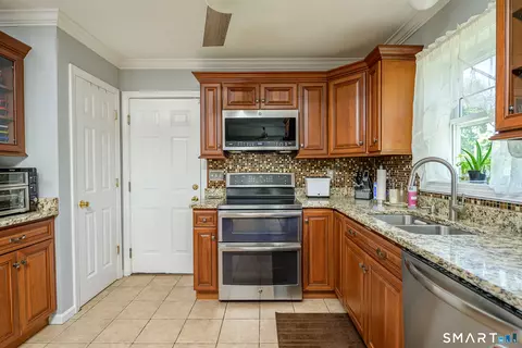 Kitchen - 39 Jefferson Dr, Killingly, CT 06239 photo 1 of 2