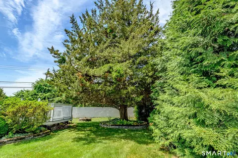 Exterior - 39 Jefferson Dr, Killingly, CT 06239 photo 8 of 10