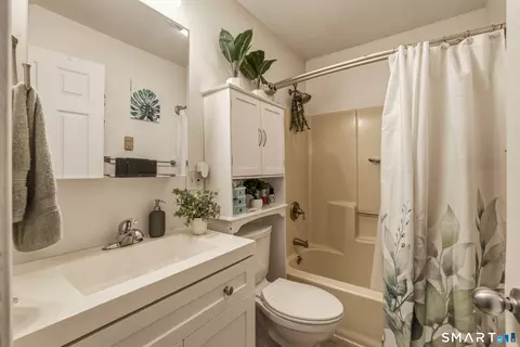 Bath - 8 Concorde Way #B5, Windsor Locks, CT 06096 photo 1 of 1