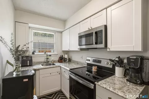 Kitchen - 8 Concorde Way #B5, Windsor Locks, CT 06096 photo 1 of 1