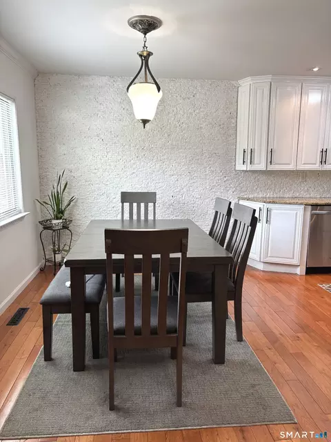 70 Webster Ct, Newington, CT 06111