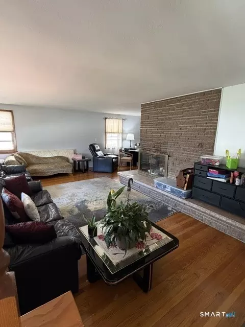 Living - Undisclosed, Hamden, CT 06514 photo 2 of 2