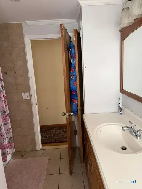 Bath - Undisclosed, Hamden, CT 06514 photo 1 of 2
