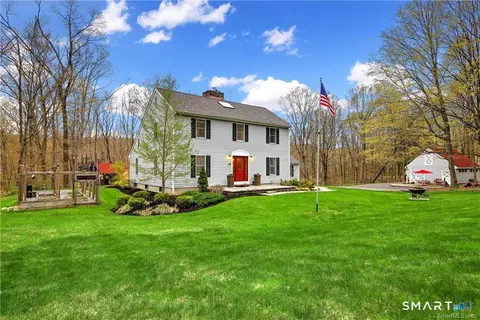 285 Wooding Hill Rd, Bethany, CT 06524