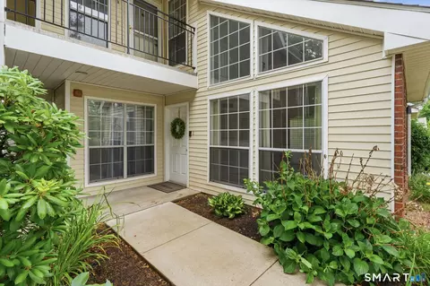5 Carriage Crossing Ln #5, Middletown, CT 06457