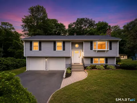 185 Tanglewood Dr, Hamden, CT 06518