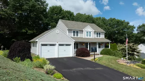 325 Georgetown Dr, Watertown, CT 06795