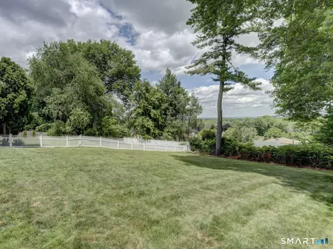 Exterior - 432 Ridge Rd, Wethersfield, CT 06109 photo 10 of 11