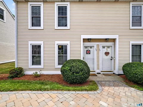 54 Rope Ferry Rd #H133, Waterford, CT 06385