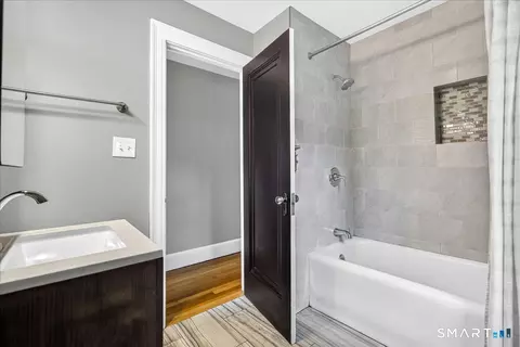 Bath - 24 Ingram St, Hamden, CT 06517 photo 3 of 3