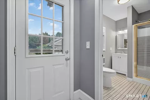 Entry Way - 24 Ingram St, Hamden, CT 06517 photo 2 of 3