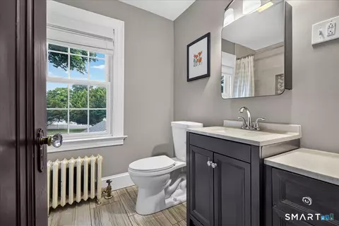 Bath - 24 Ingram St, Hamden, CT 06517 photo 2 of 3