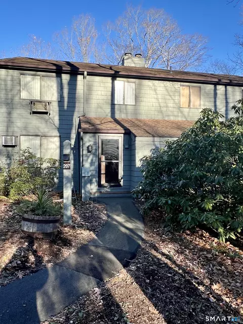 207 Ledge Dr, Torrington, CT 06790