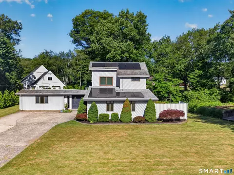 10 Herster Dr, East Lyme, CT 06357