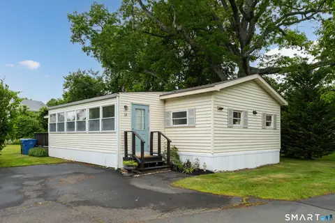 13 Green Acres Park Dr, Westbrook, CT 06498