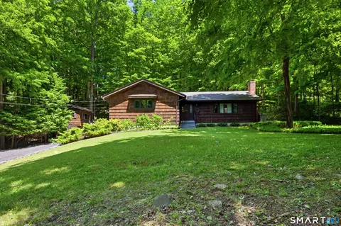 11 Wicks Manor Dr, Danbury, CT 06810