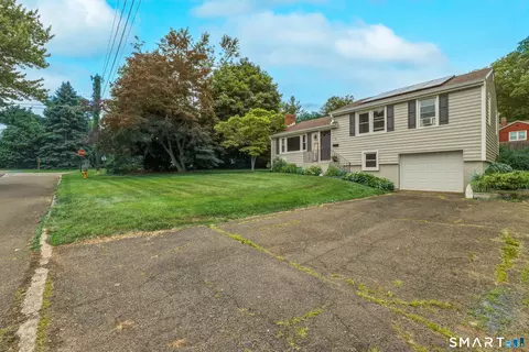 Exterior - 91 Berkeley Rd, Middletown, CT 06457 photo 3 of 8