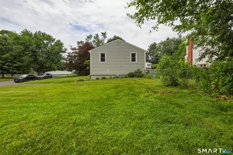Exterior - 91 Berkeley Rd, Middletown, CT 06457 photo 6 of 8