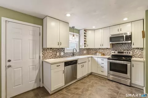 Kitchen - 91 Berkeley Rd, Middletown, CT 06457 photo 1 of 6