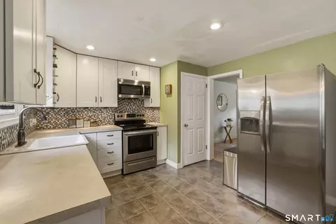 Kitchen - 91 Berkeley Rd, Middletown, CT 06457 photo 4 of 6