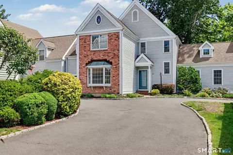 99 Forest St #99, New Canaan, CT 06840