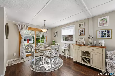 25 Garden Dr, Southington, CT 06489