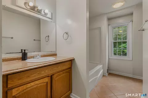 Bath - 77 Scenic View Dr #4, Deep River, CT 06417 photo 2 of 3