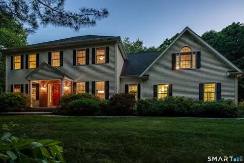 121 Wildwood Rd, Tolland, CT 06084