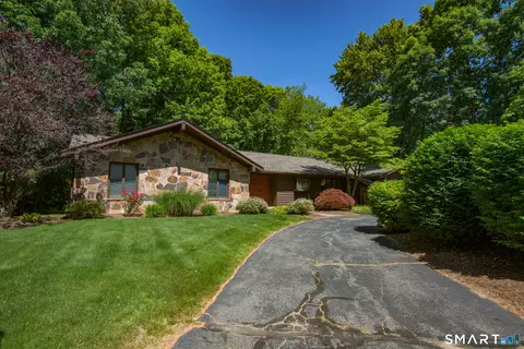 26 Brooks Rd, Longmeadow, MA 01106