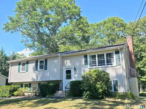 279 Gales Ferry Rd, Groton, CT 06340