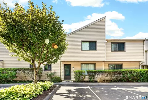 1 Horizon Dr #5, Norwalk, CT 06854