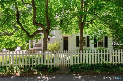 247 Chestnut Hill Rd, Stamford, CT 06903