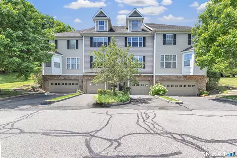 51 Faith Ln #51, Danbury, CT 06810