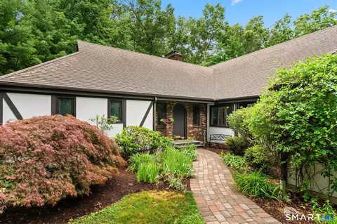 15 Camille Ln, Simsbury, CT 06092