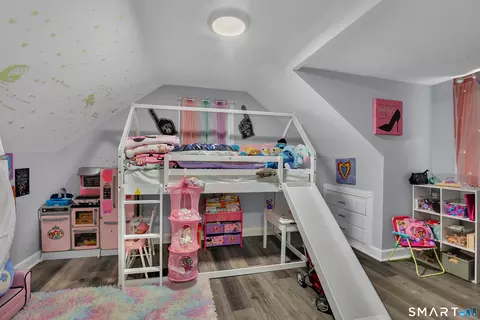 110 Hawthorne St, Manchester, CT 06042