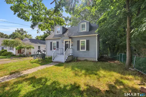 110 Hawthorne St, Manchester, CT 06042