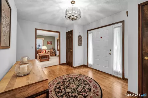Entry Way - 33 Shawnee Ln, Monroe, CT 06468 photo 1 of 2