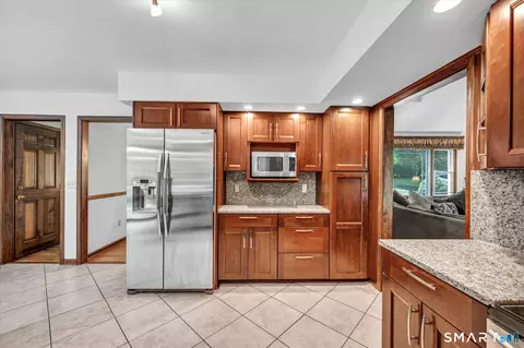 Kitchen - 33 Shawnee Ln, Monroe, CT 06468 photo 5 of 5