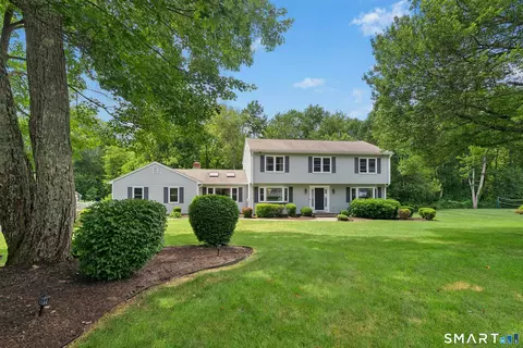 Exterior - 33 Shawnee Ln, Monroe, CT 06468 photo 2 of 5