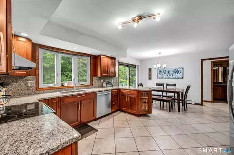 Kitchen - 33 Shawnee Ln, Monroe, CT 06468 photo 3 of 5