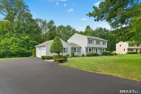 Exterior - 33 Shawnee Ln, Monroe, CT 06468 photo 3 of 5