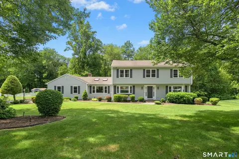 33 Shawnee Ln, Monroe, CT 06468