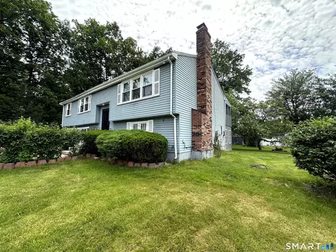 Exterior - 27 Eagleton Dr, Windsor, CT 06095 photo 5 of 8